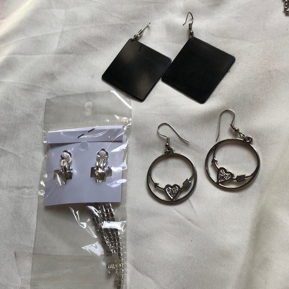 3 for $20 ❤️Bundle of 5 jewelry pieces for $8! - Picture 6 of 6